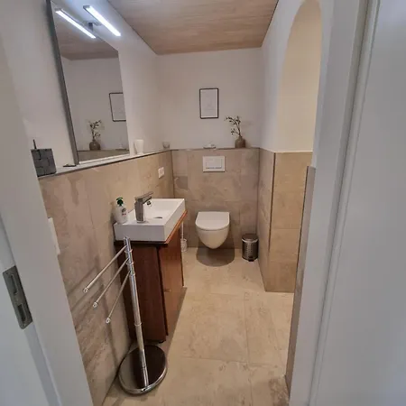 Moderne In Den Weinbergen